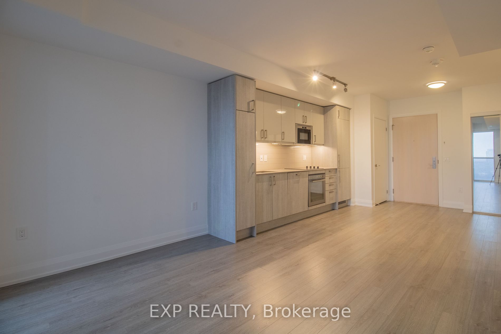 77 Mutual Street, #2210