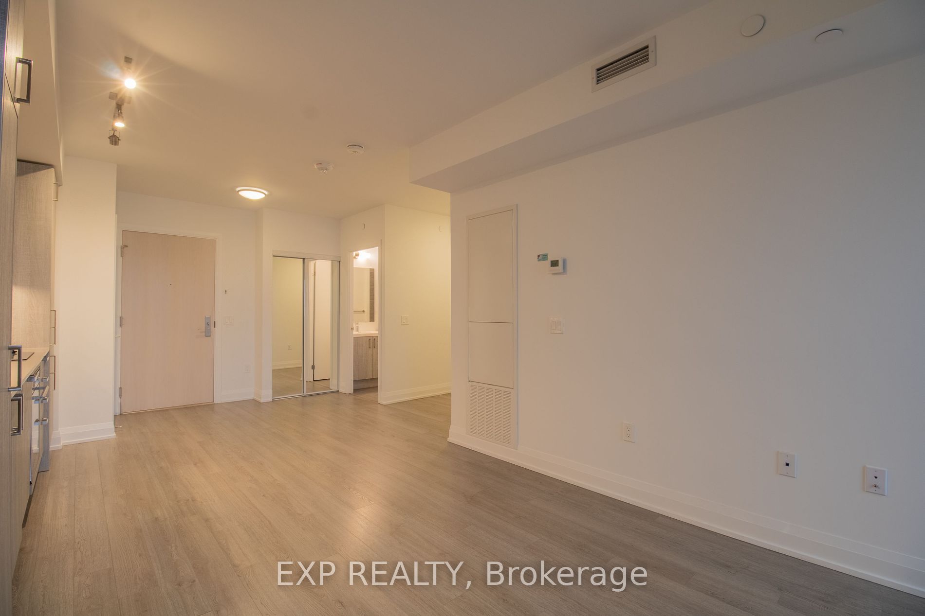 77 Mutual Street, #2210