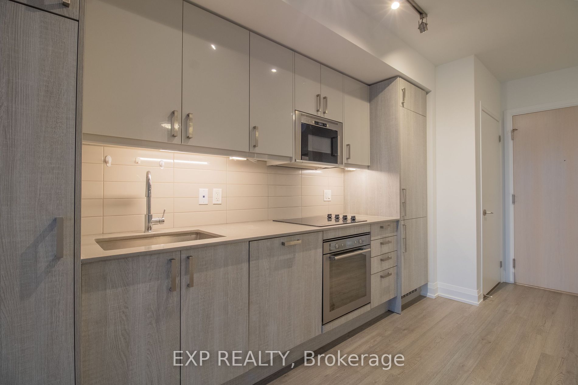 77 Mutual Street, #2210