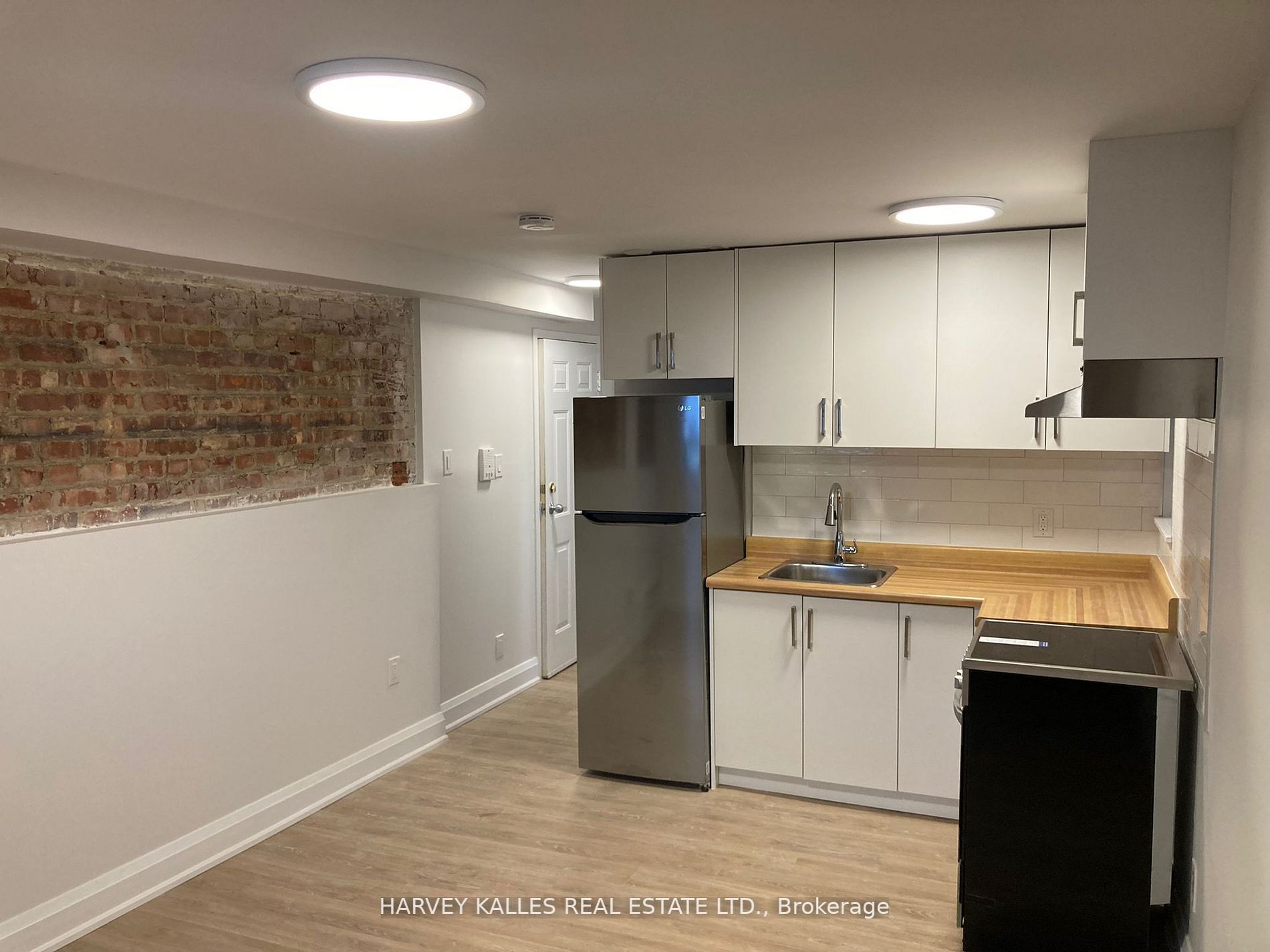 399 Dupont St, #104
