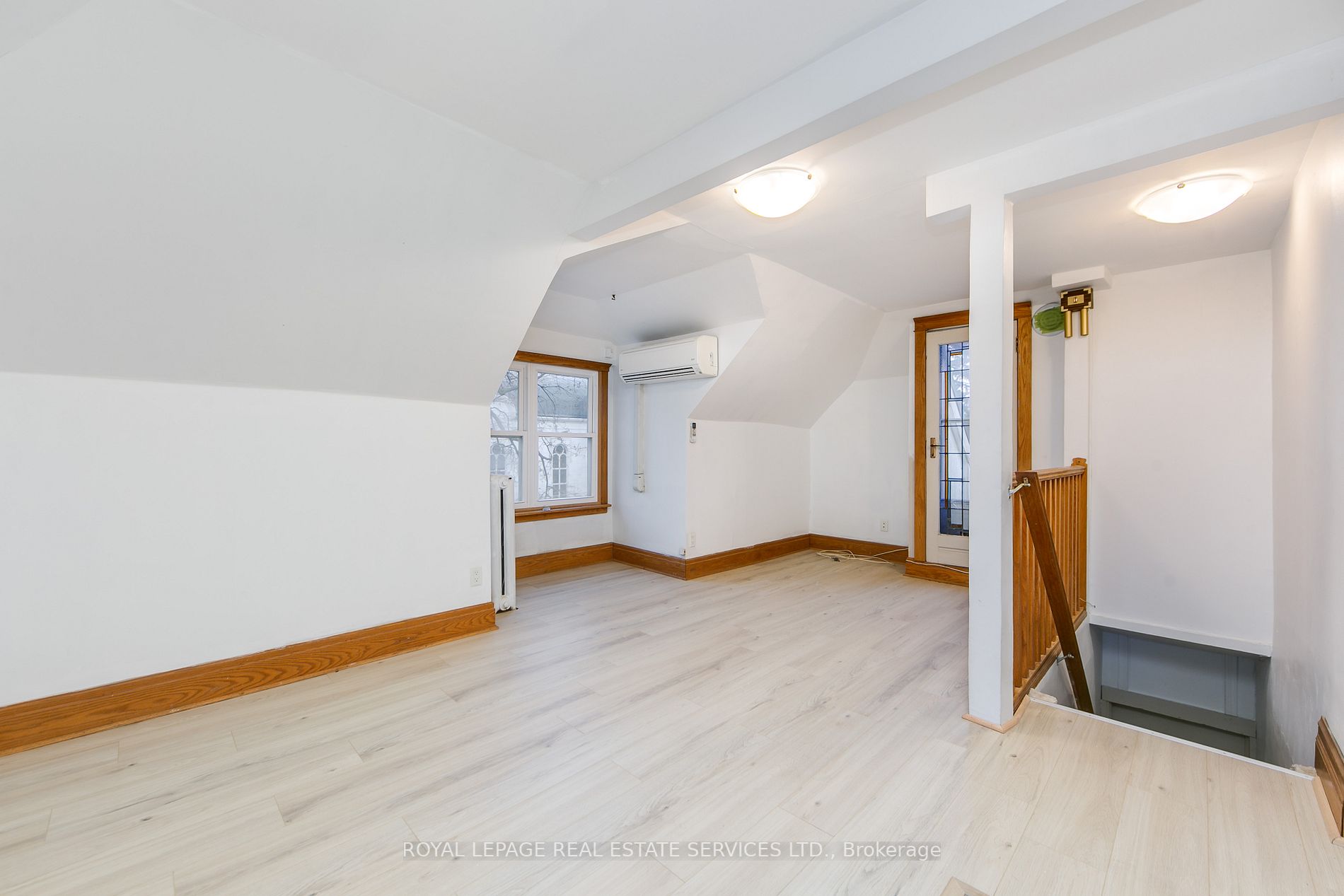 353 Spadina Rd, #3