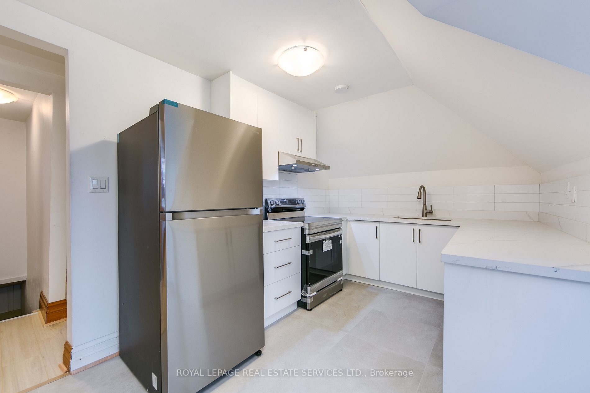 353 Spadina Rd, #3