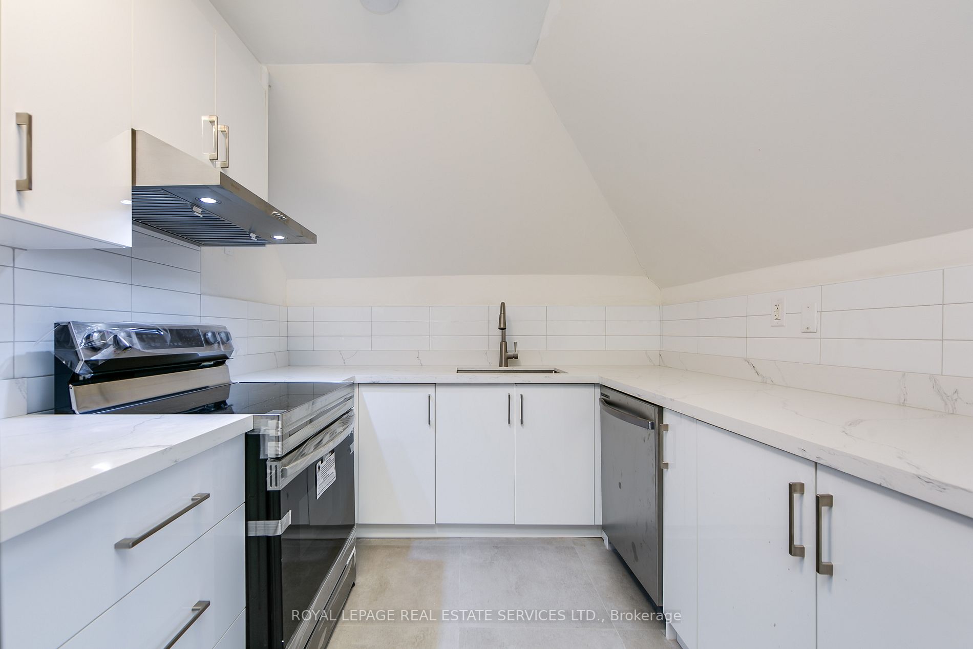 353 Spadina Rd, #3
