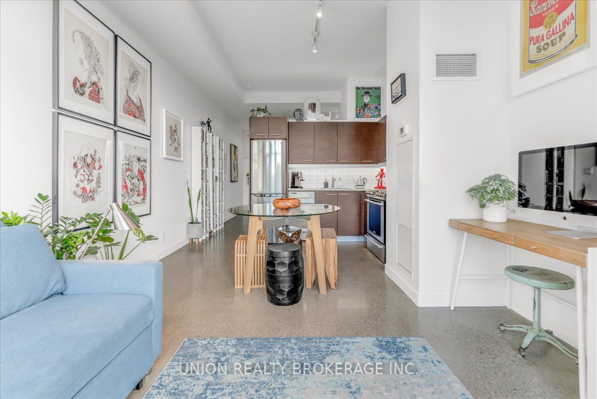 569 King St E, #404