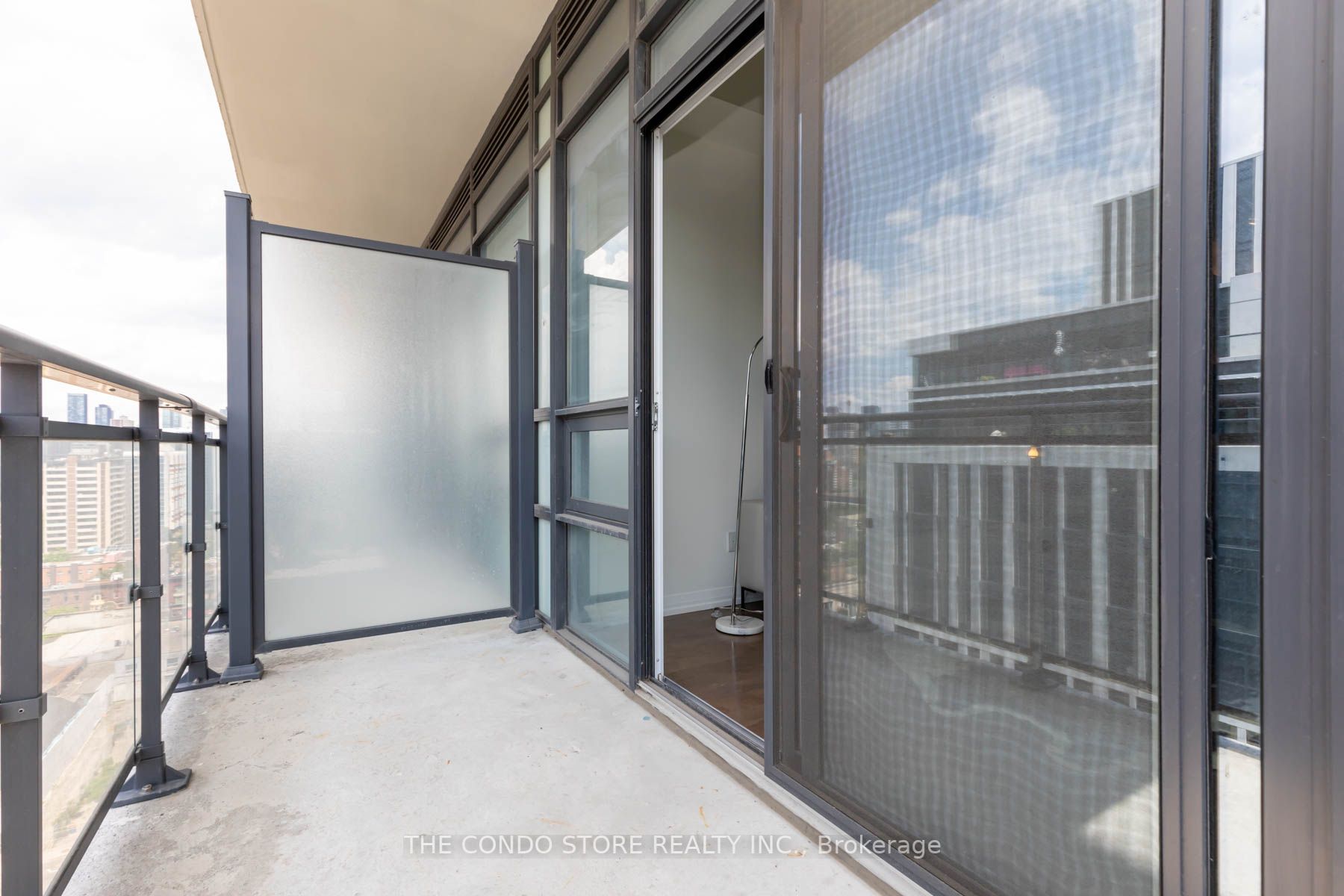 460 Adelaide St E, #2201