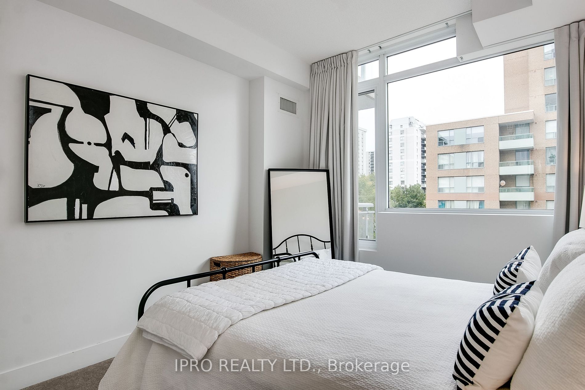 68 Merton Street, #516