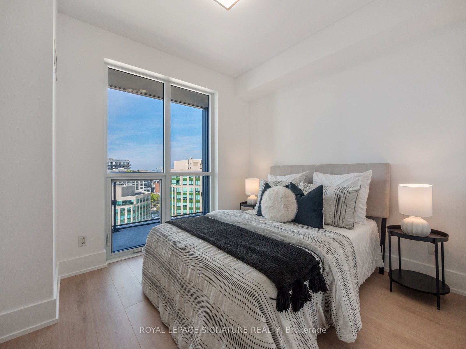 300 Front St W, #2012