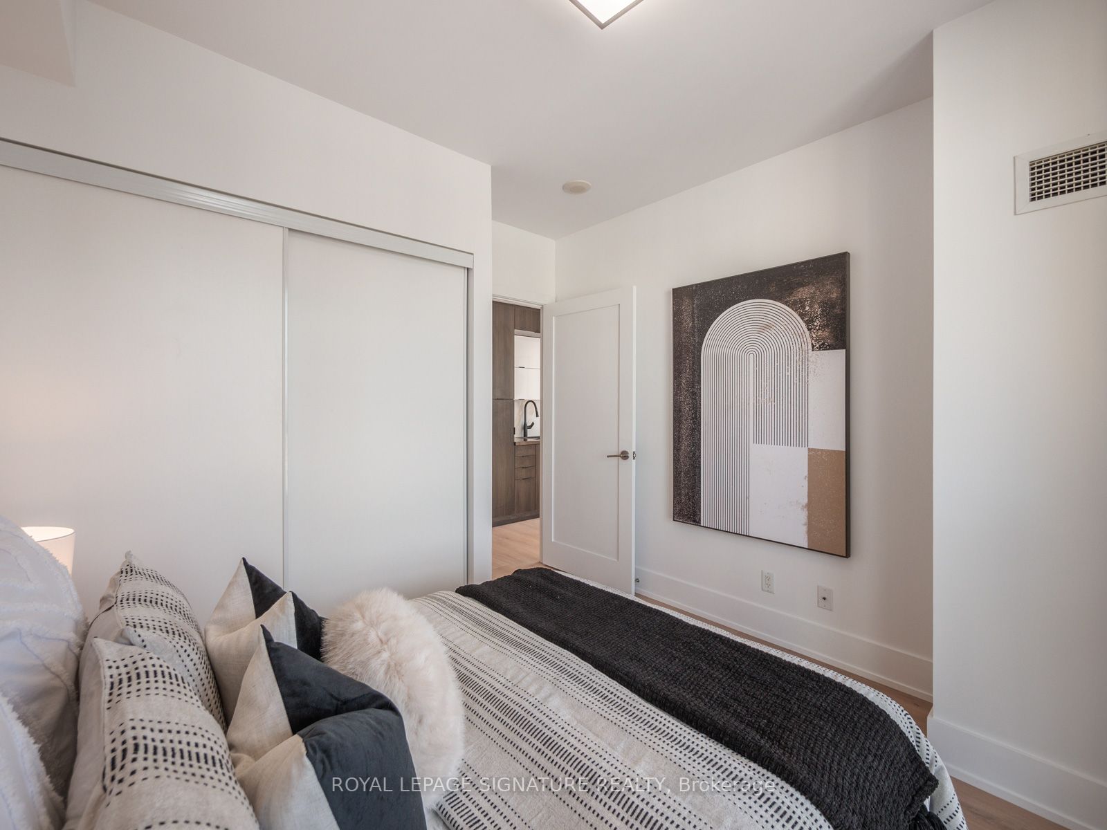 300 Front St W, #2012