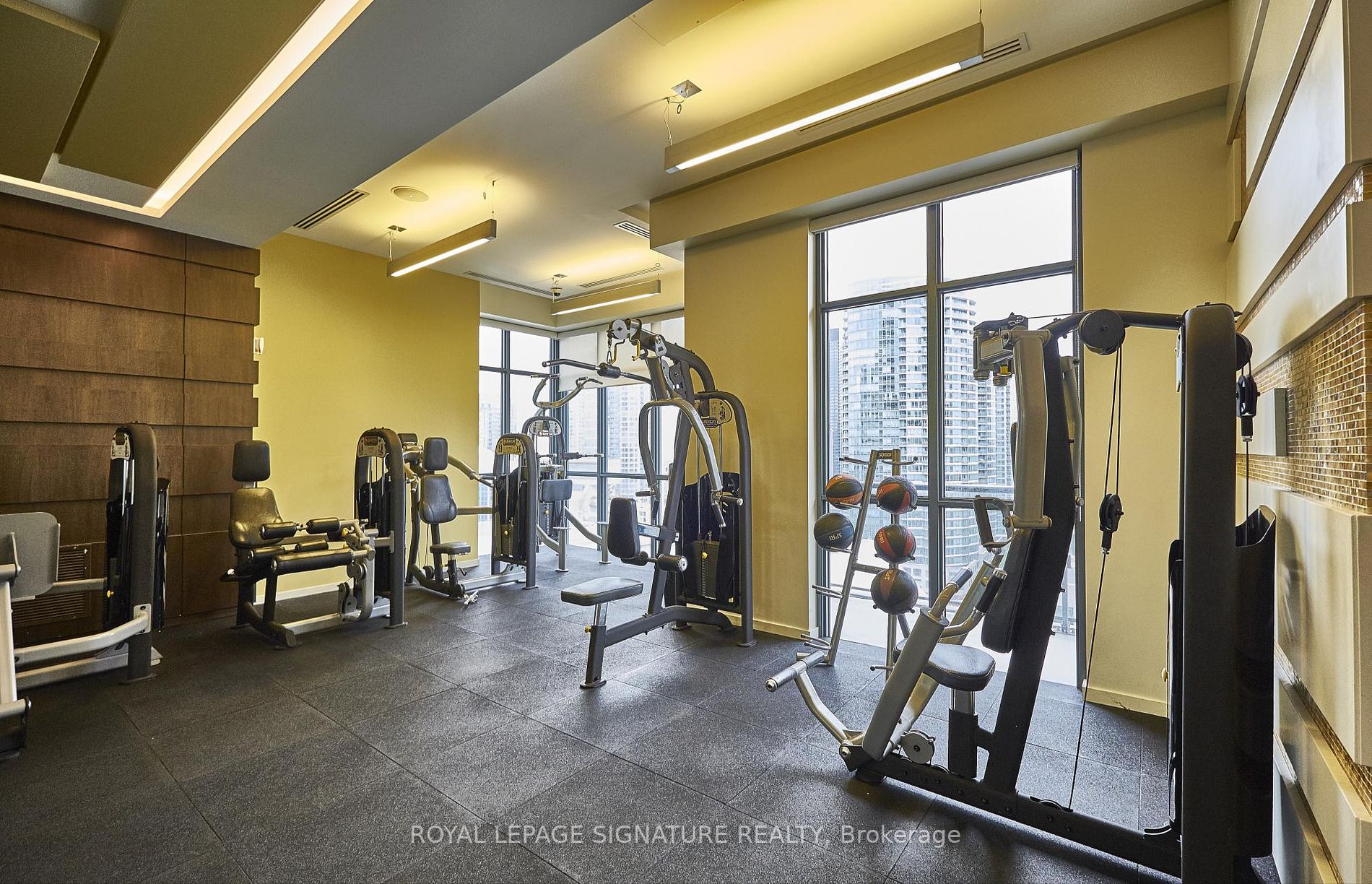 300 Front St W, #2012