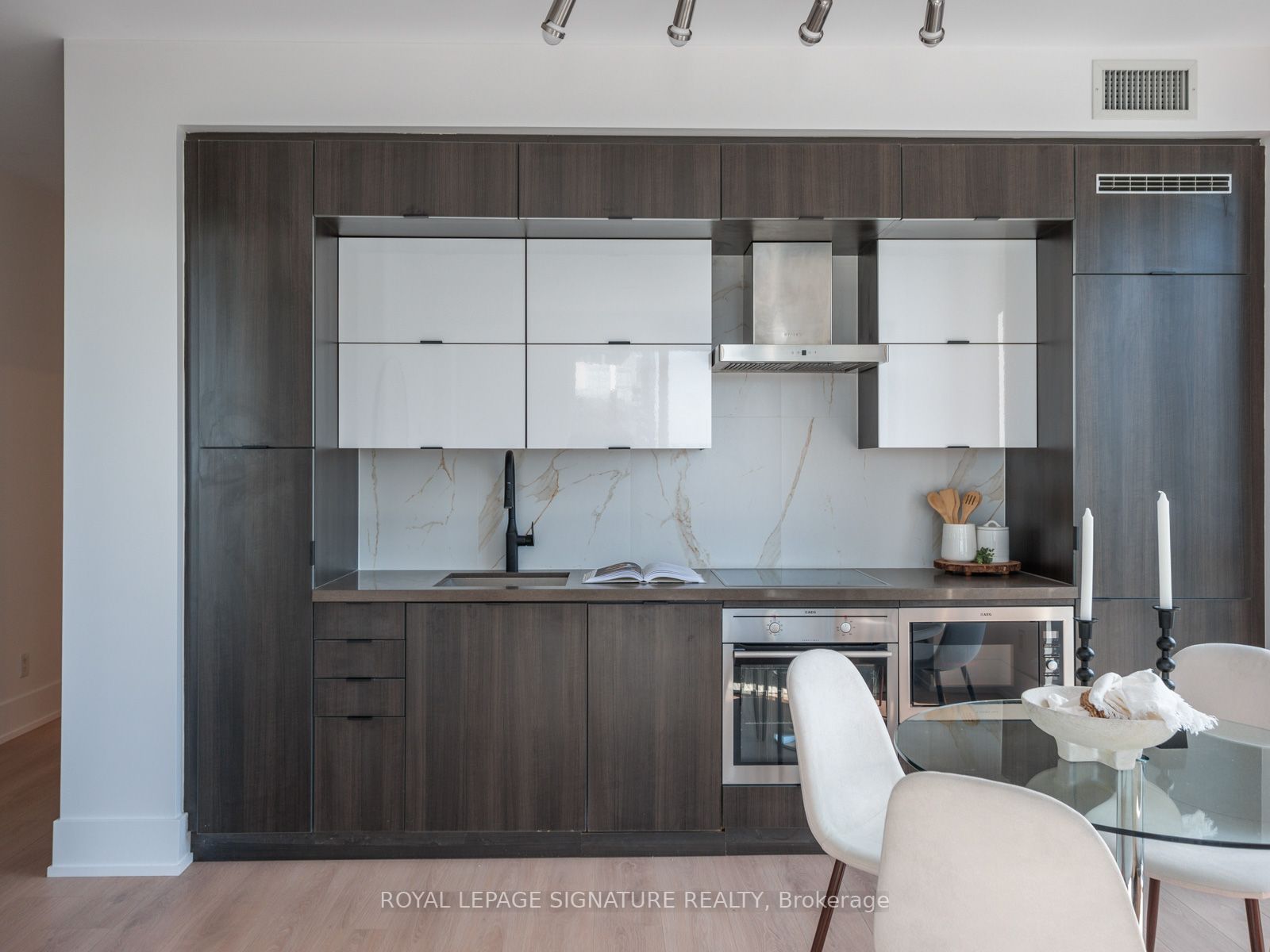 300 Front St W, #2012