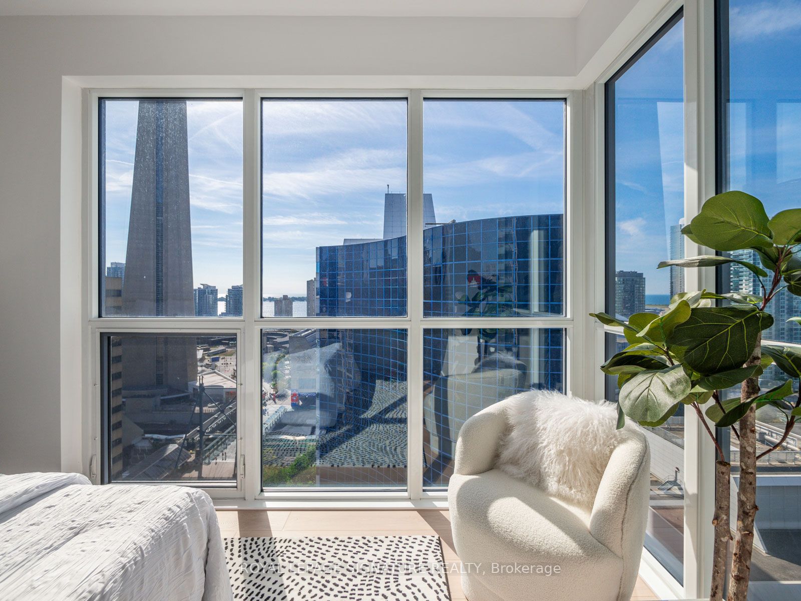 300 Front St W, #2012