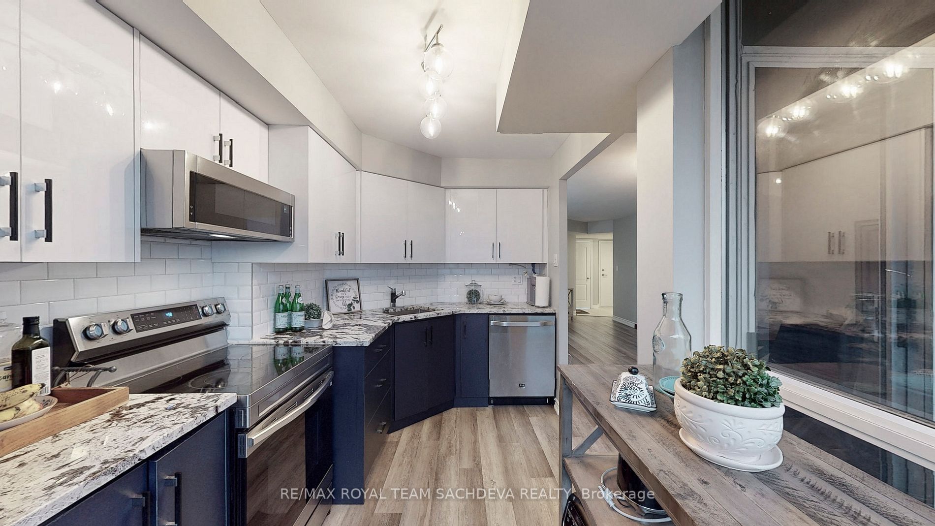 2 Rean Dr, #1208