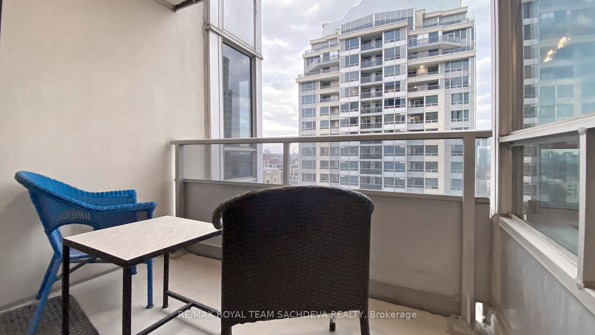2 Rean Dr, #1208