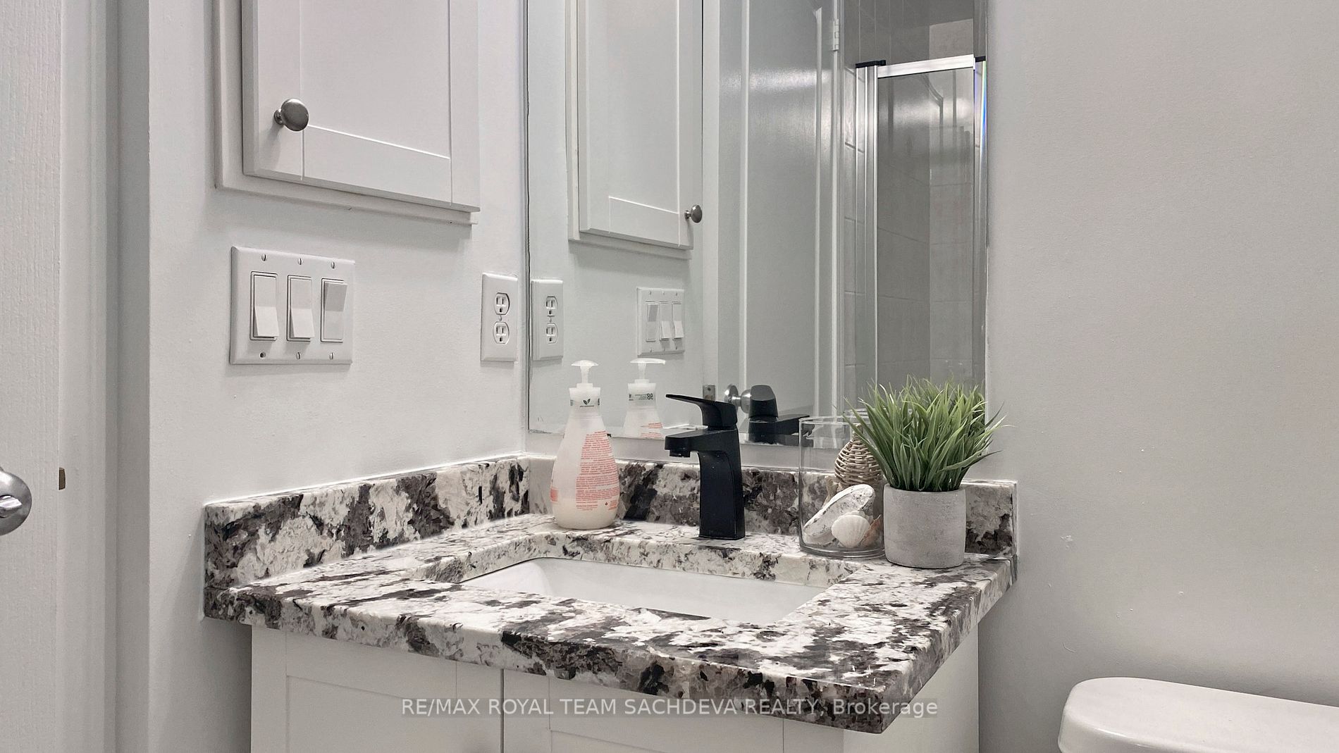 2 Rean Dr, #1208