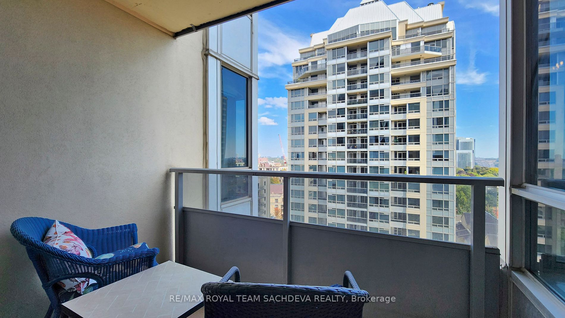 2 Rean Dr, #1208