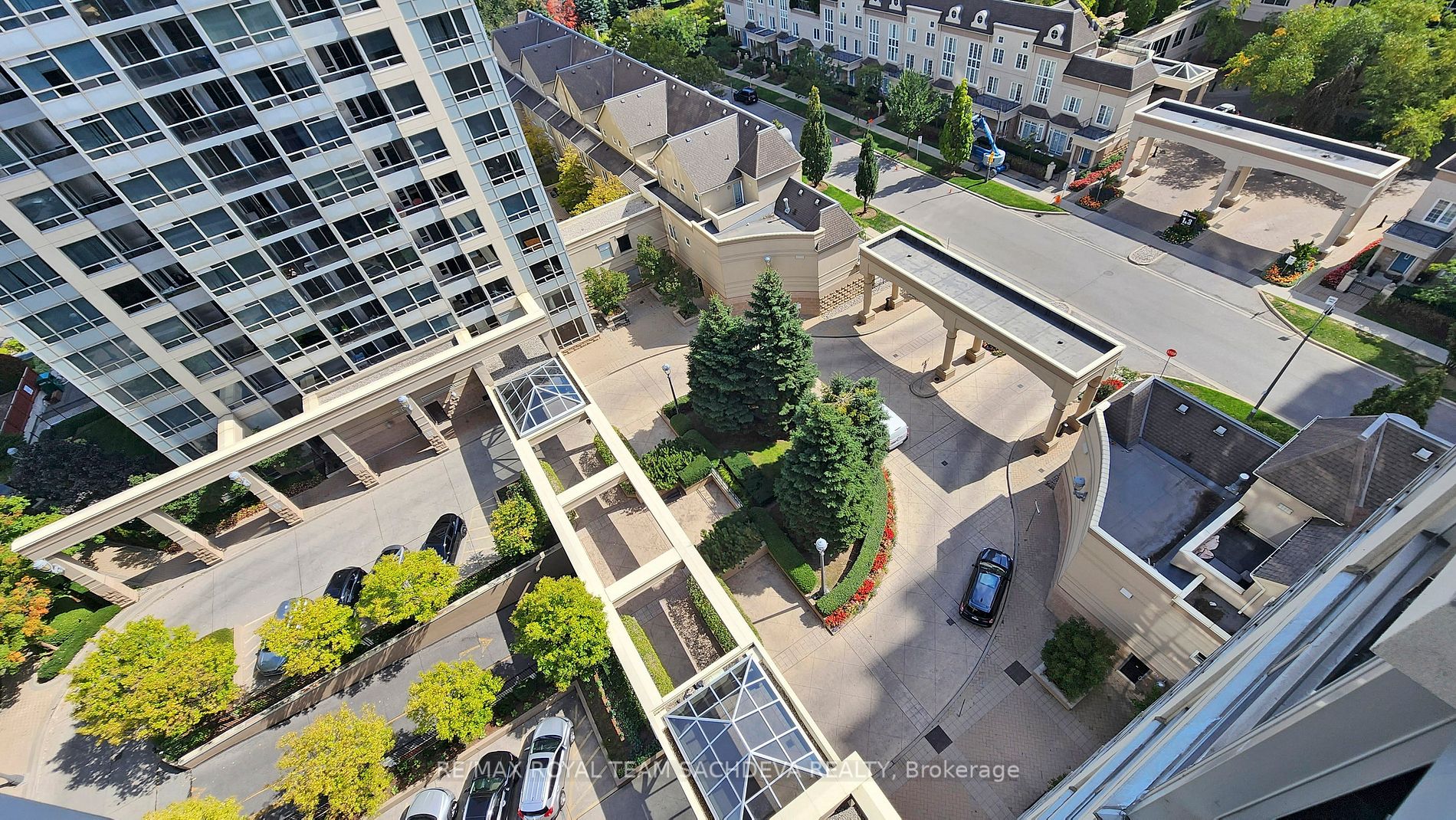 2 Rean Dr, #1208
