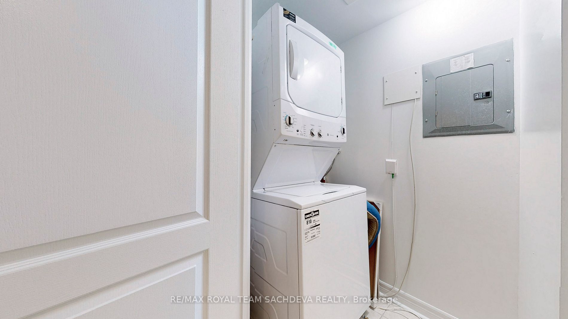 2 Rean Dr, #1208