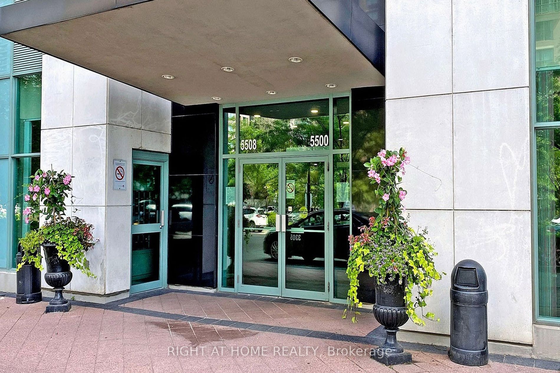 5500 Yonge St, #1002