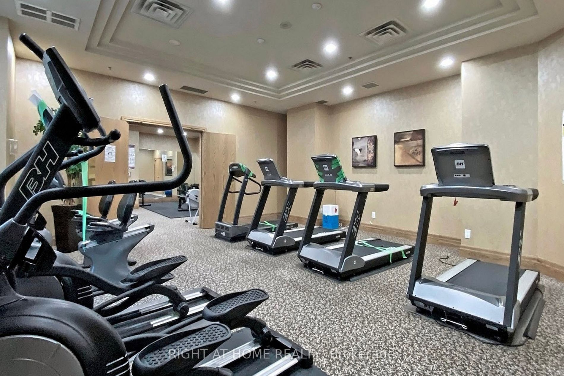 5500 Yonge St, #1002