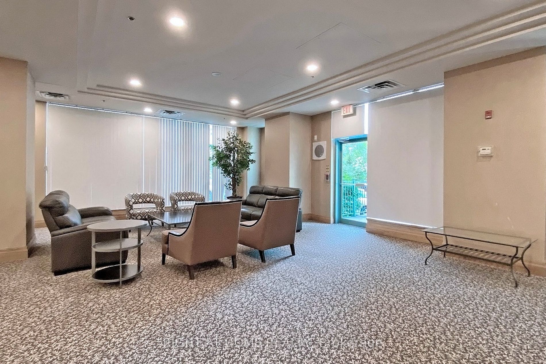 5500 Yonge St, #1002