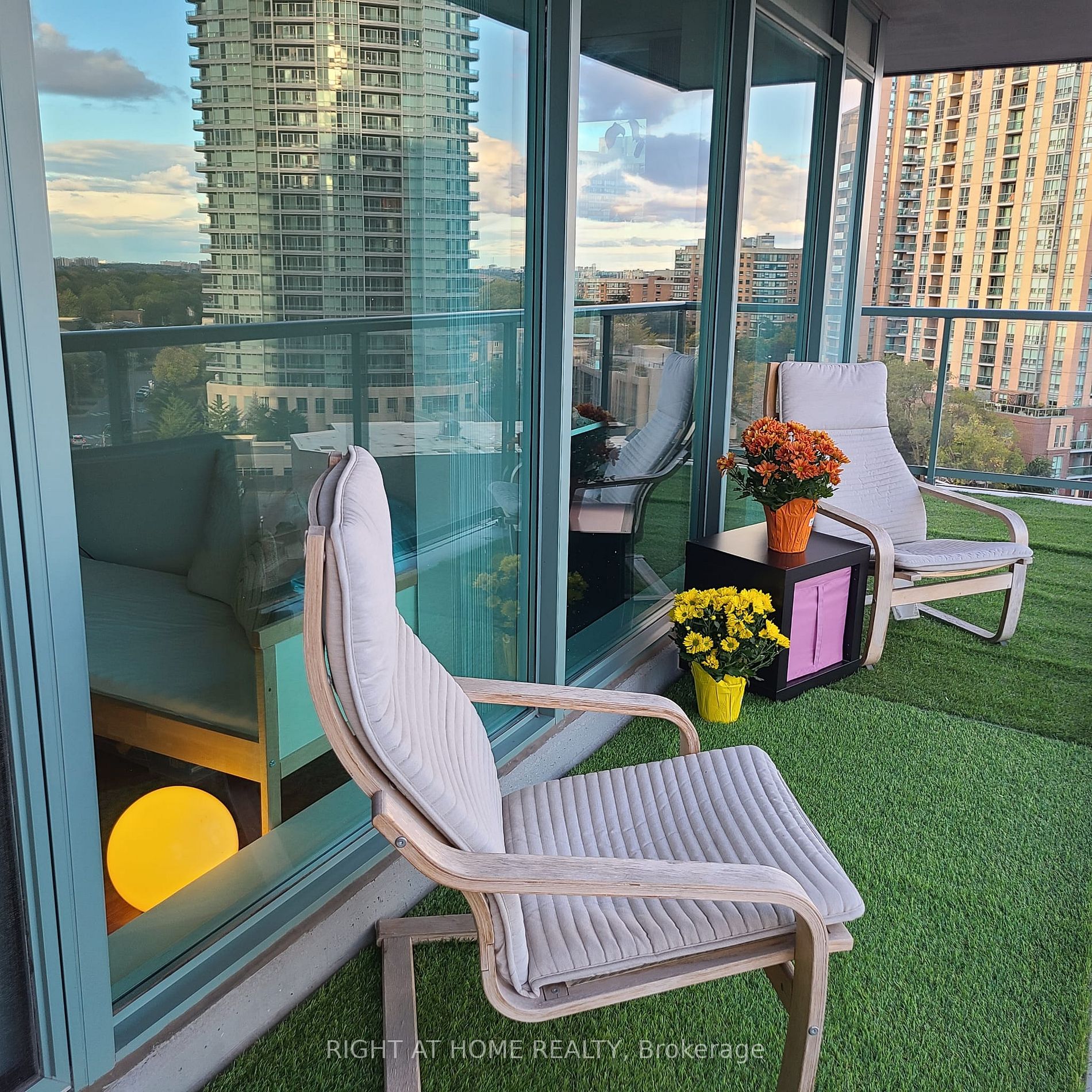 5500 Yonge St, #1002