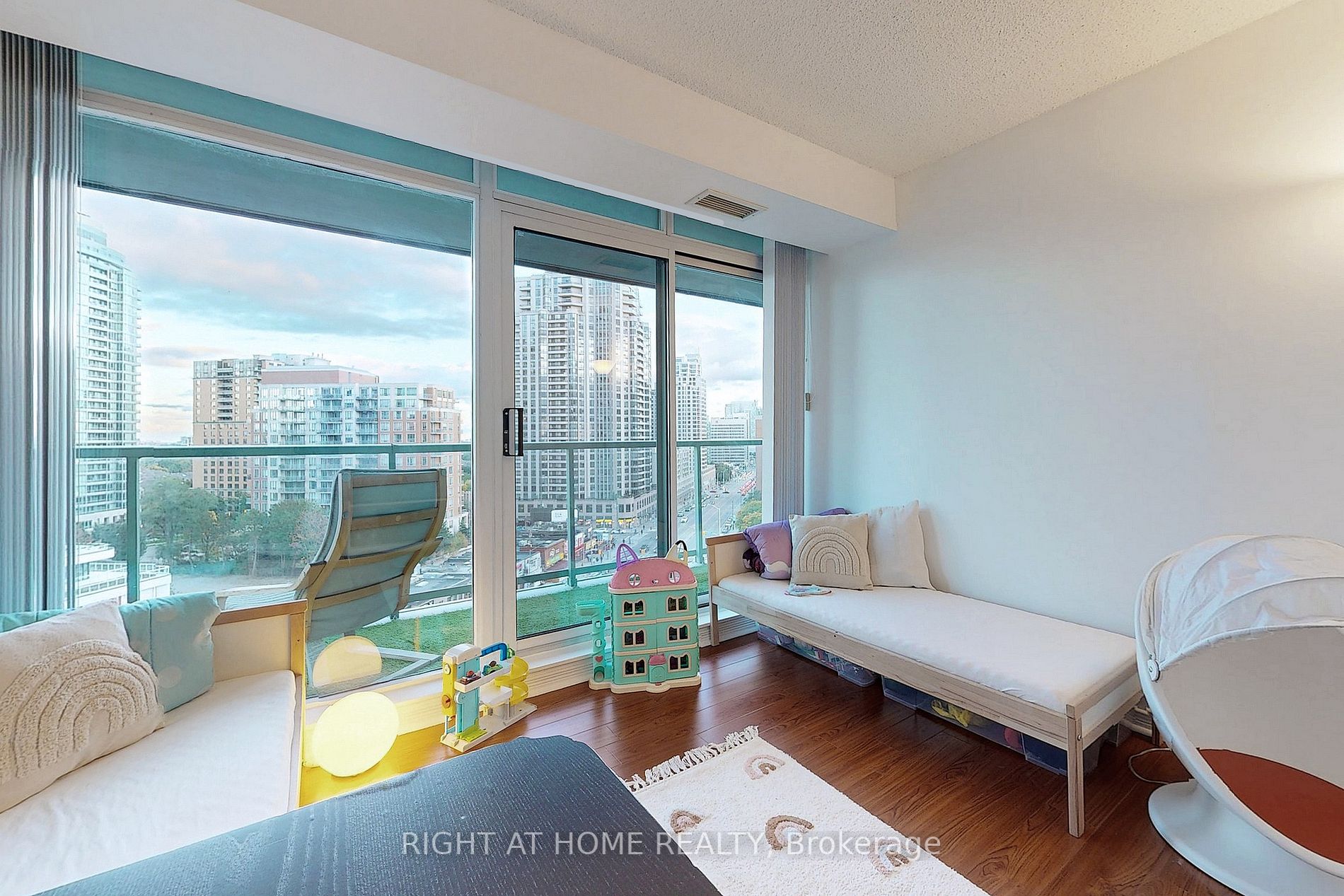 5500 Yonge St, #1002