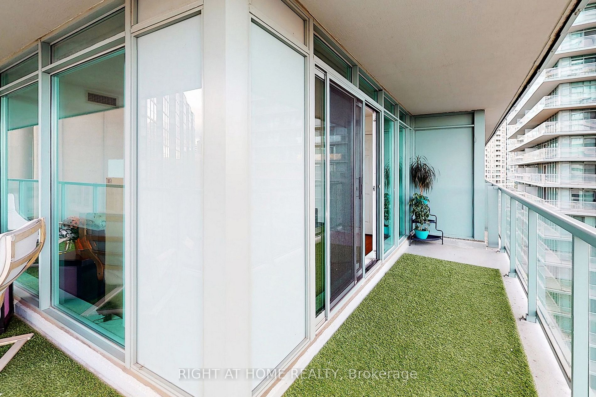 5500 Yonge St, #1002