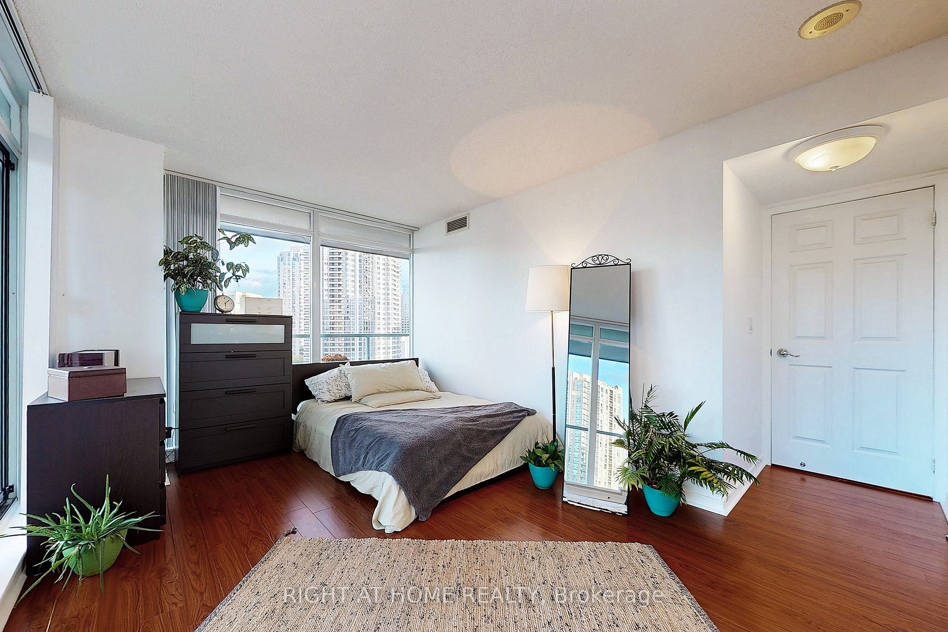 5500 Yonge St, #1002