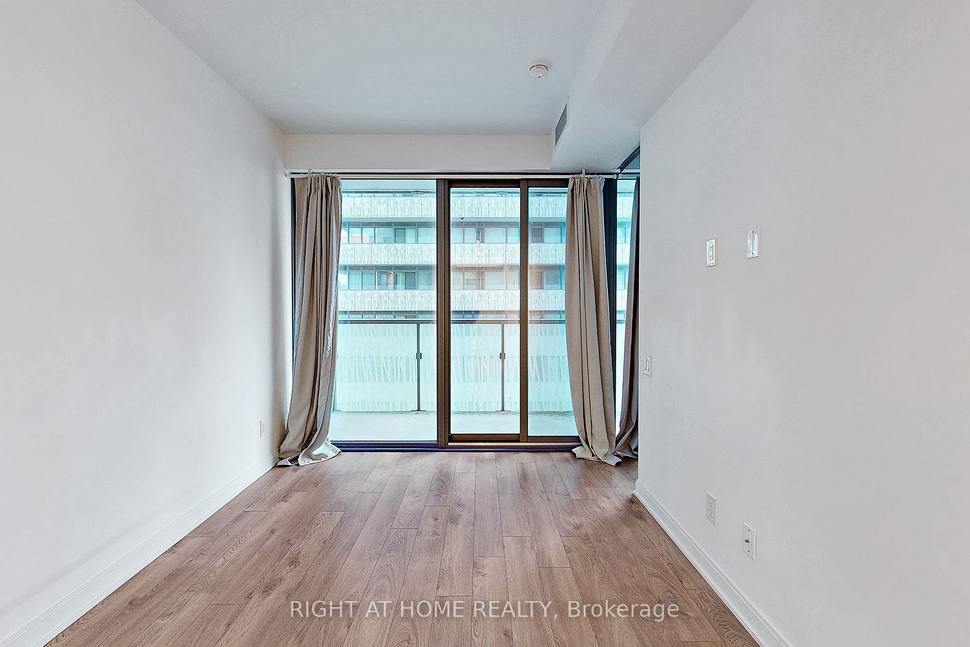 50 Charles St E, #2607