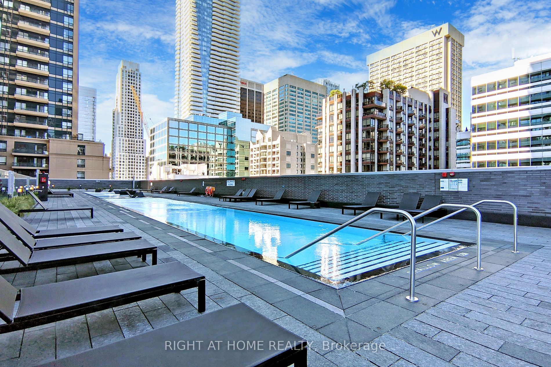50 Charles St E, #2607
