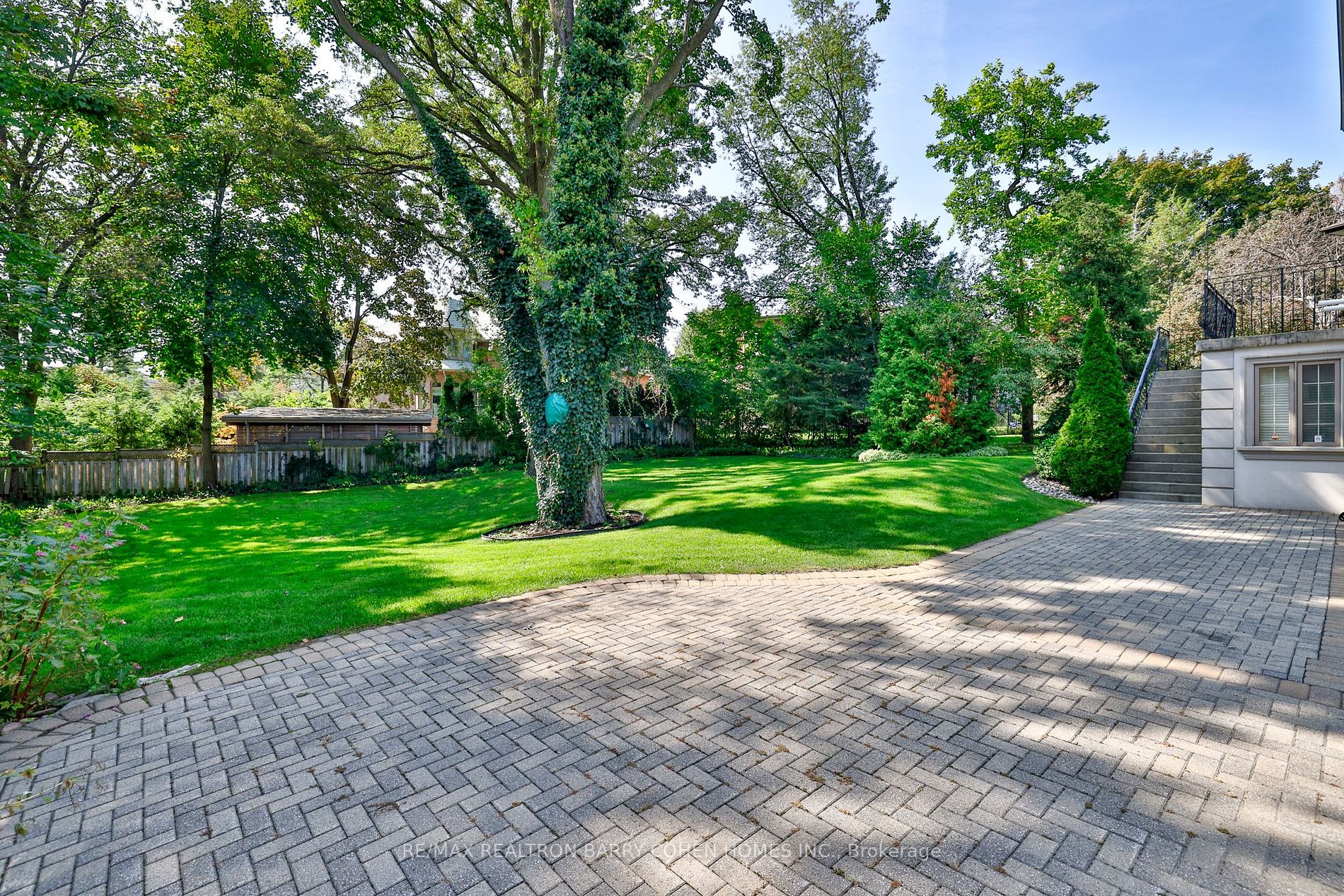 17 Paddock Court