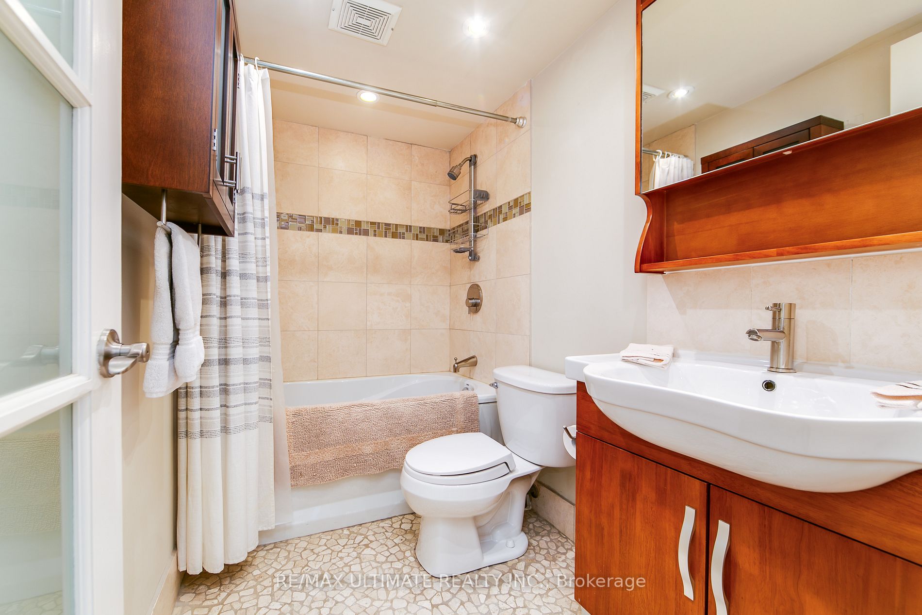 77 Maitland Pl, #1203