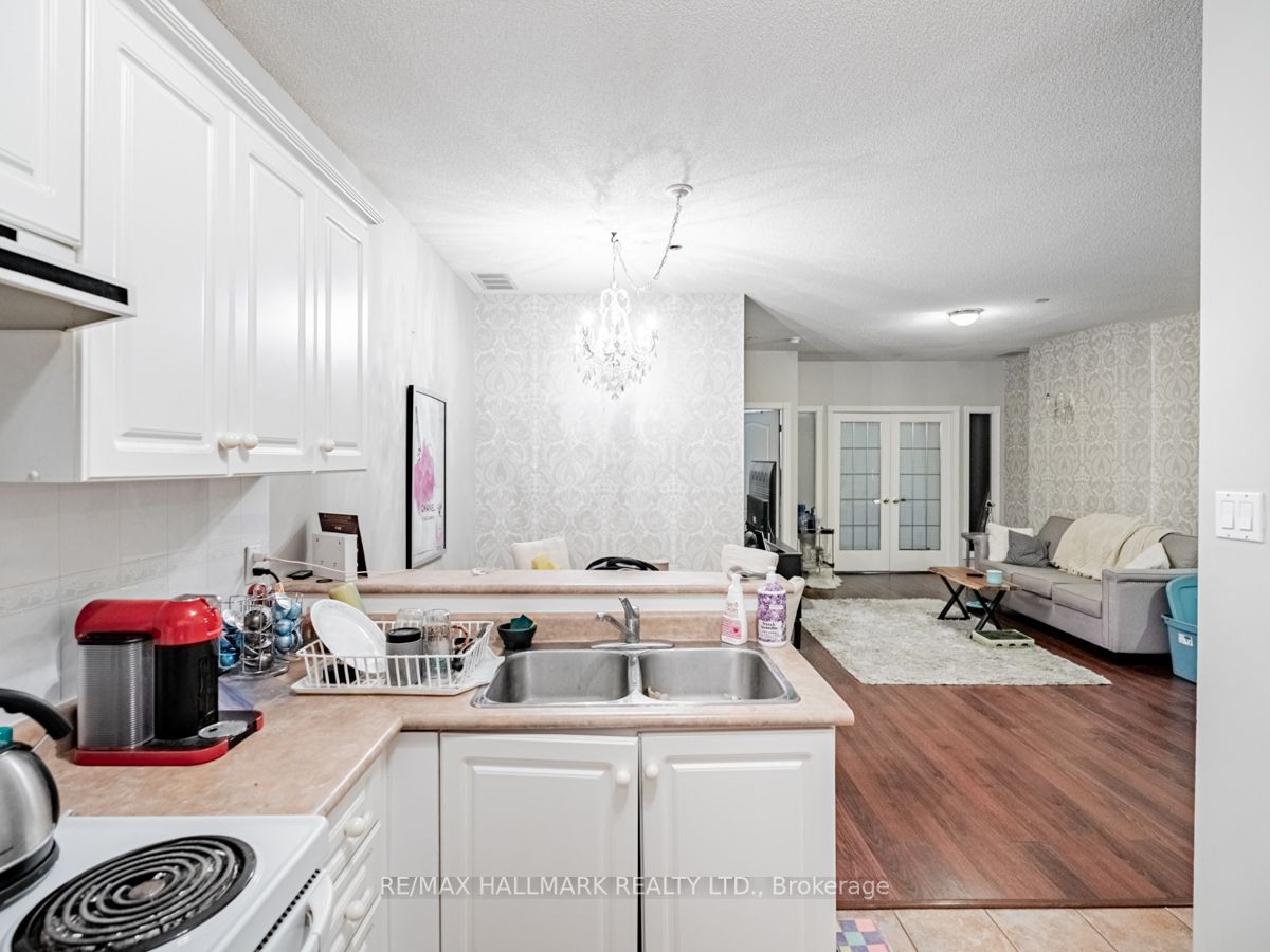393 King Street W, #605
