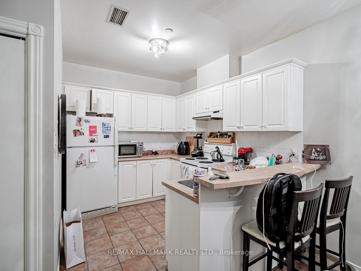 393 King Street W, #605