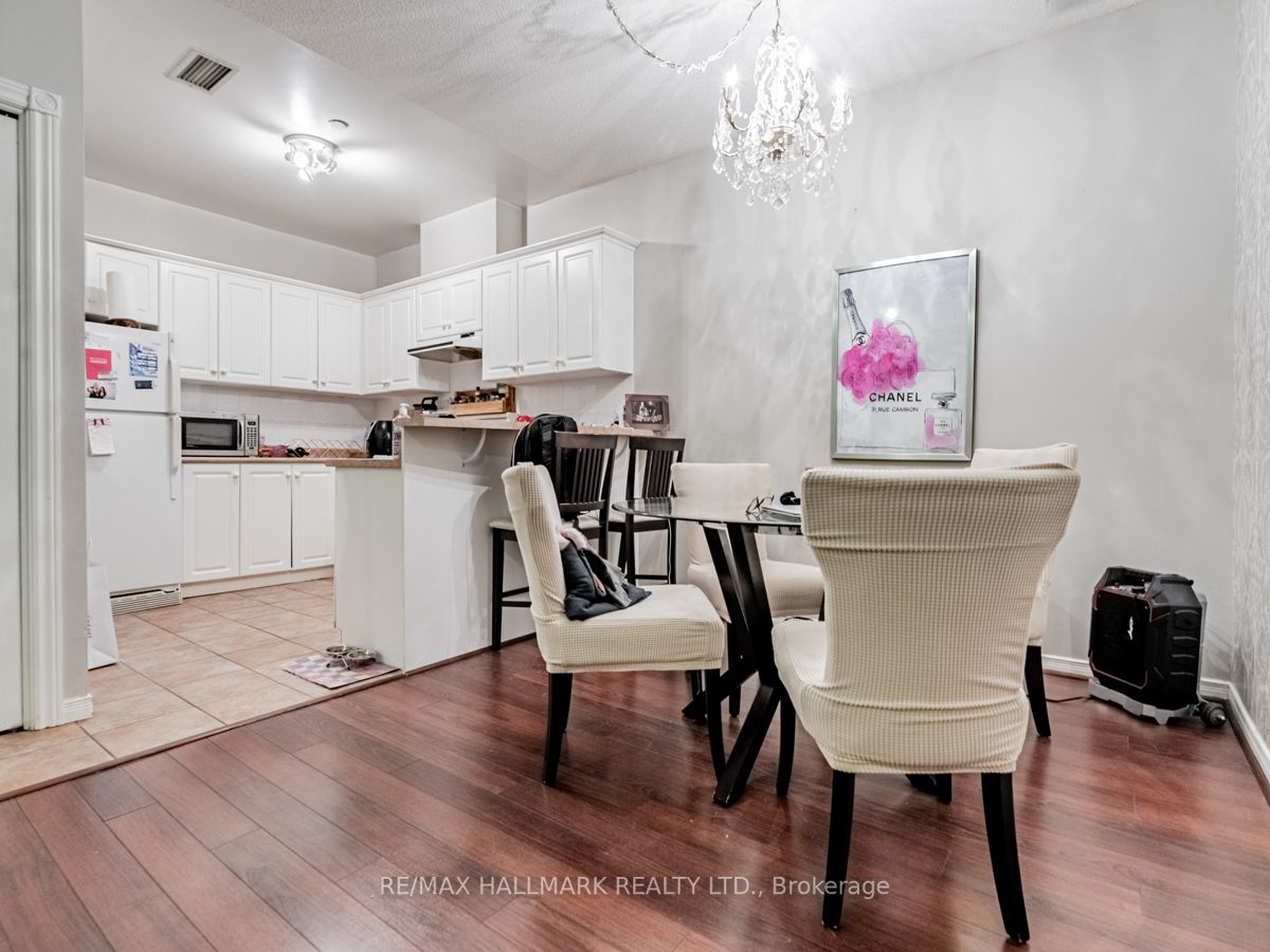 393 King Street W, #605