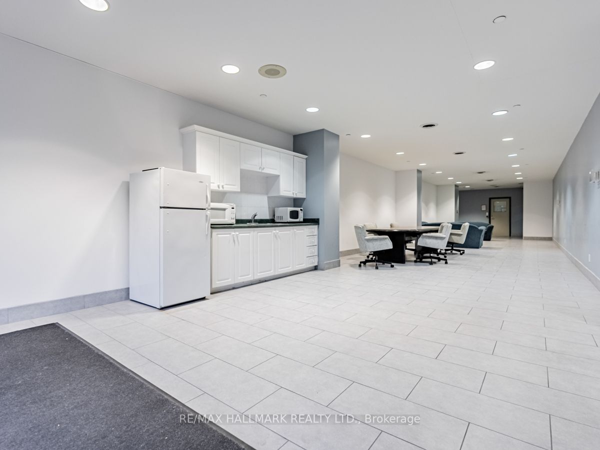 393 King Street W, #605