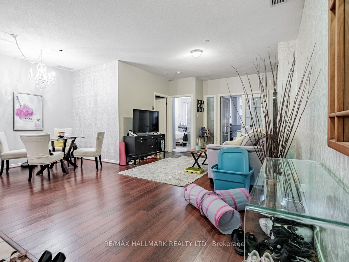 393 King Street W, #605
