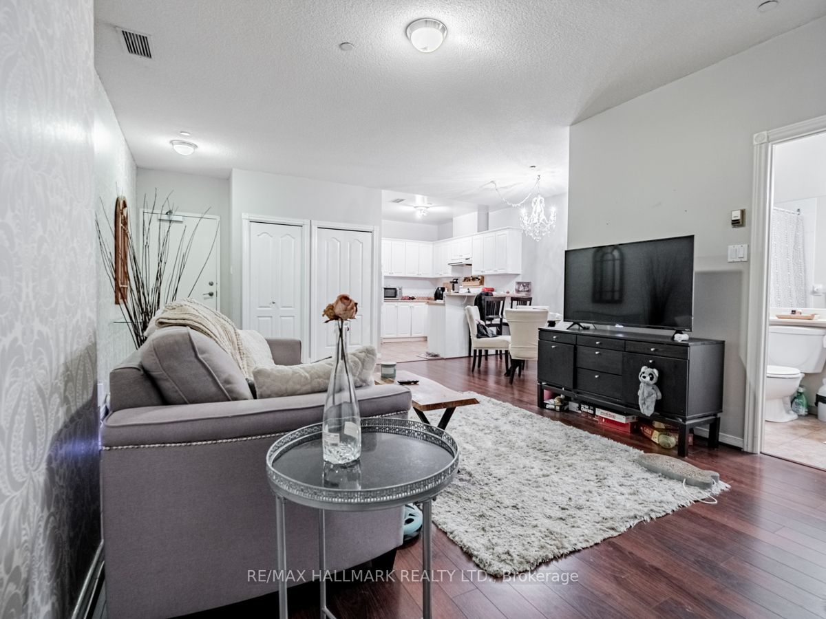 393 King Street W, #605