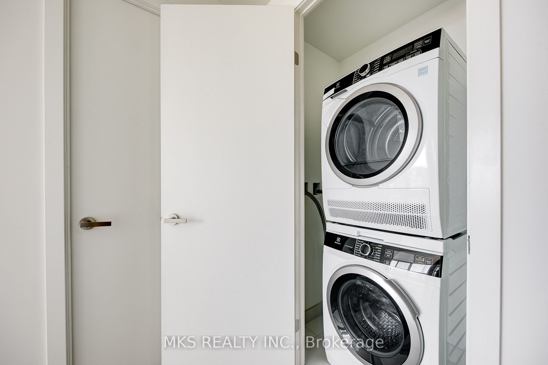 138 Downes St, #6606