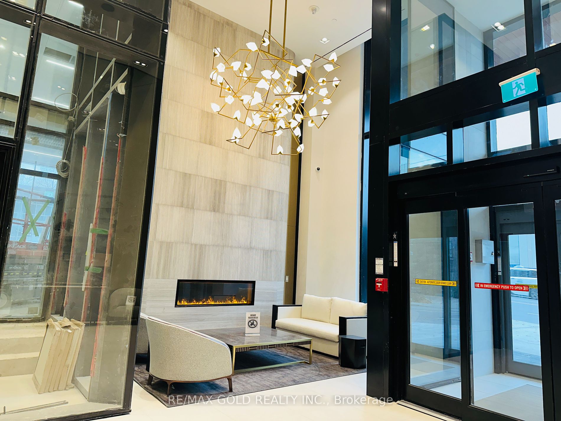 2020 bathurst Street #216