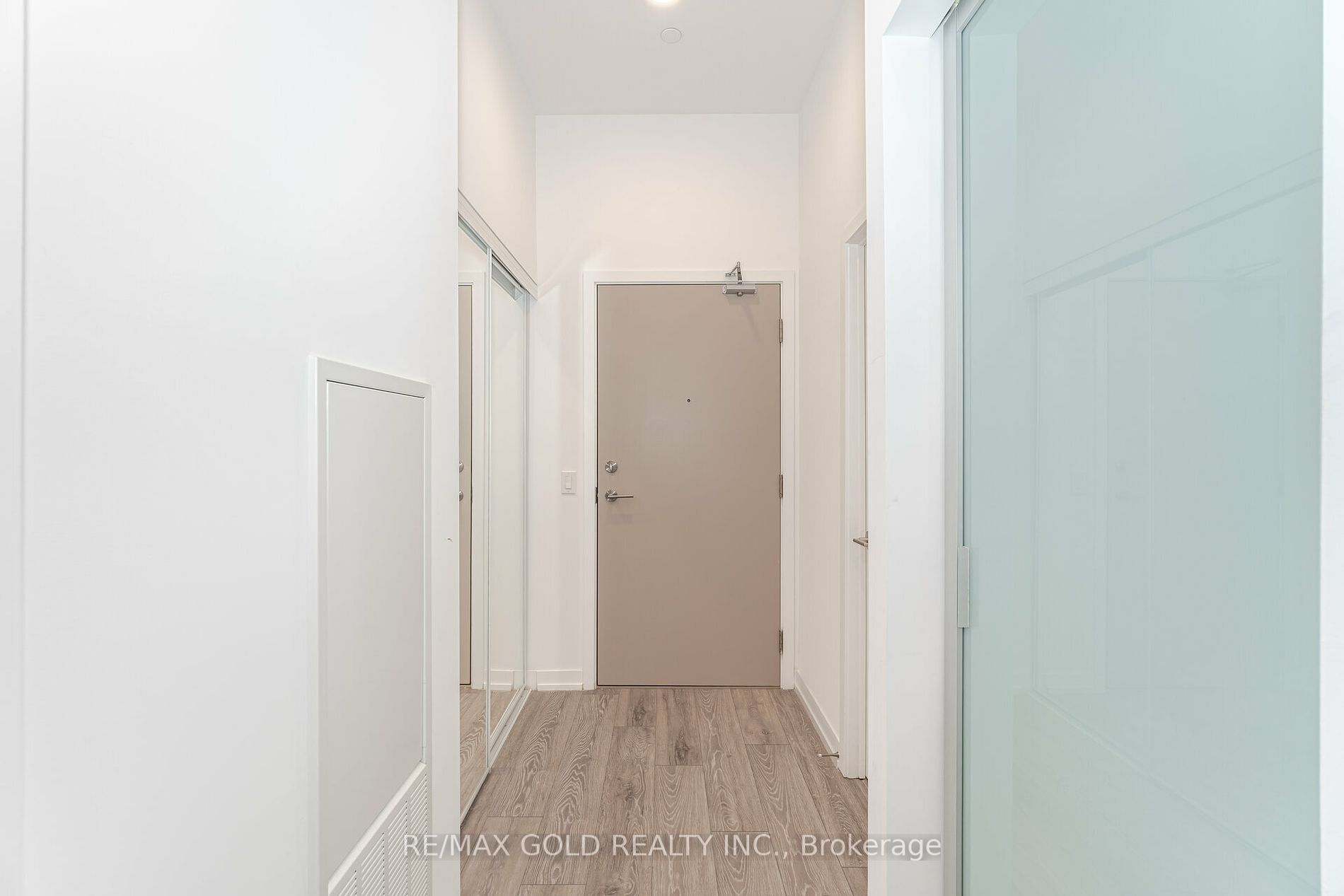 2020 bathurst Street #216
