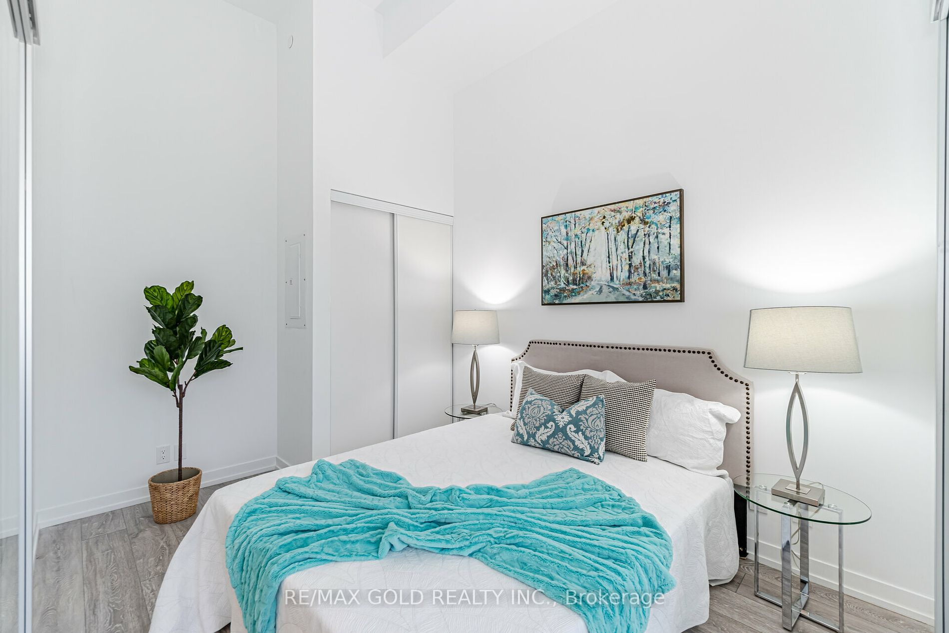2020 bathurst Street #216