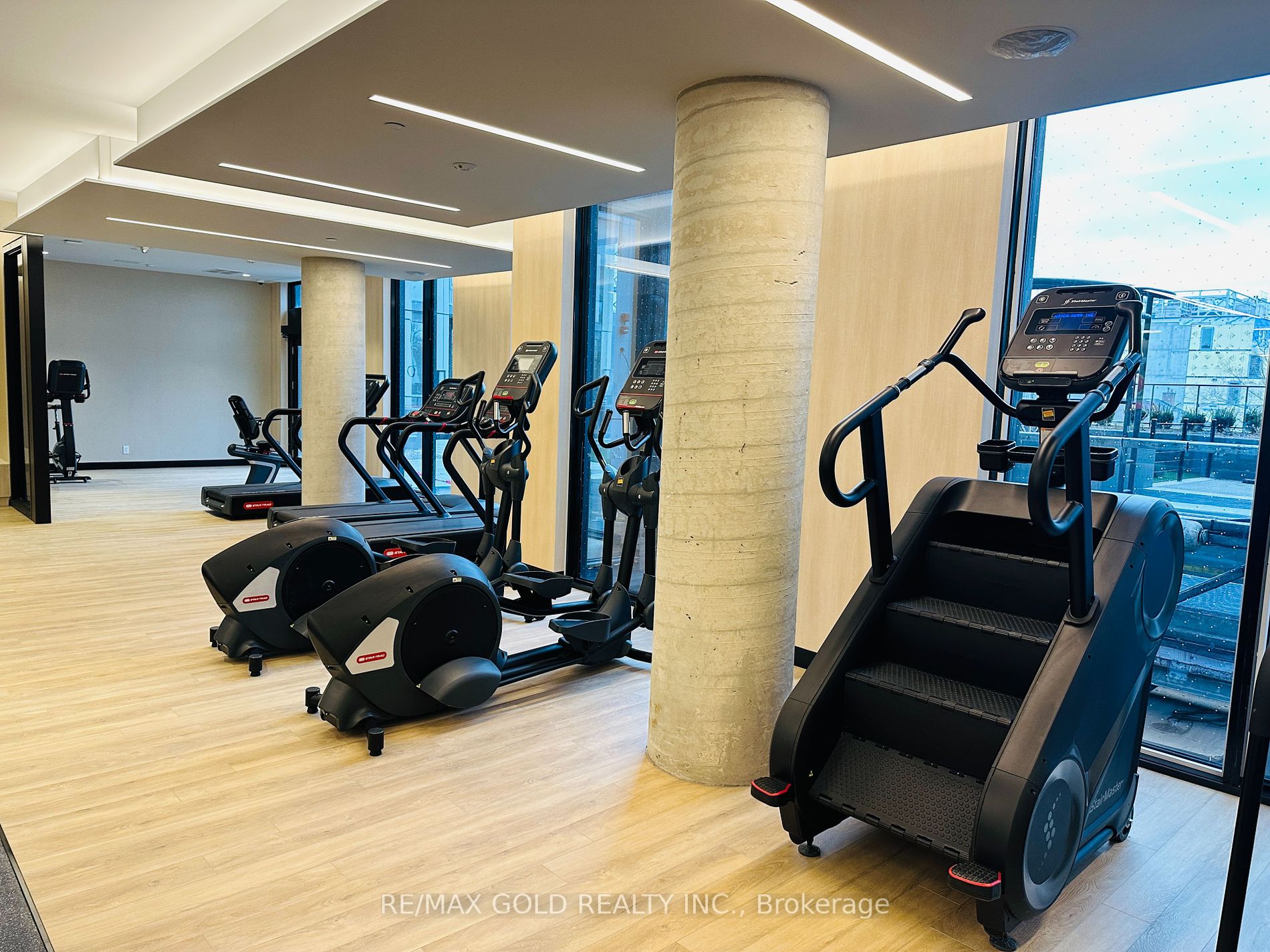 2020 bathurst Street #216
