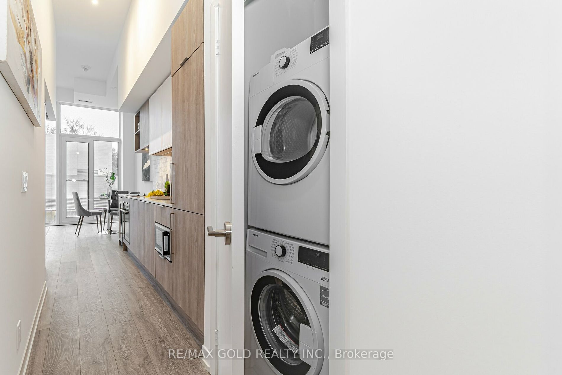 2020 bathurst Street #216