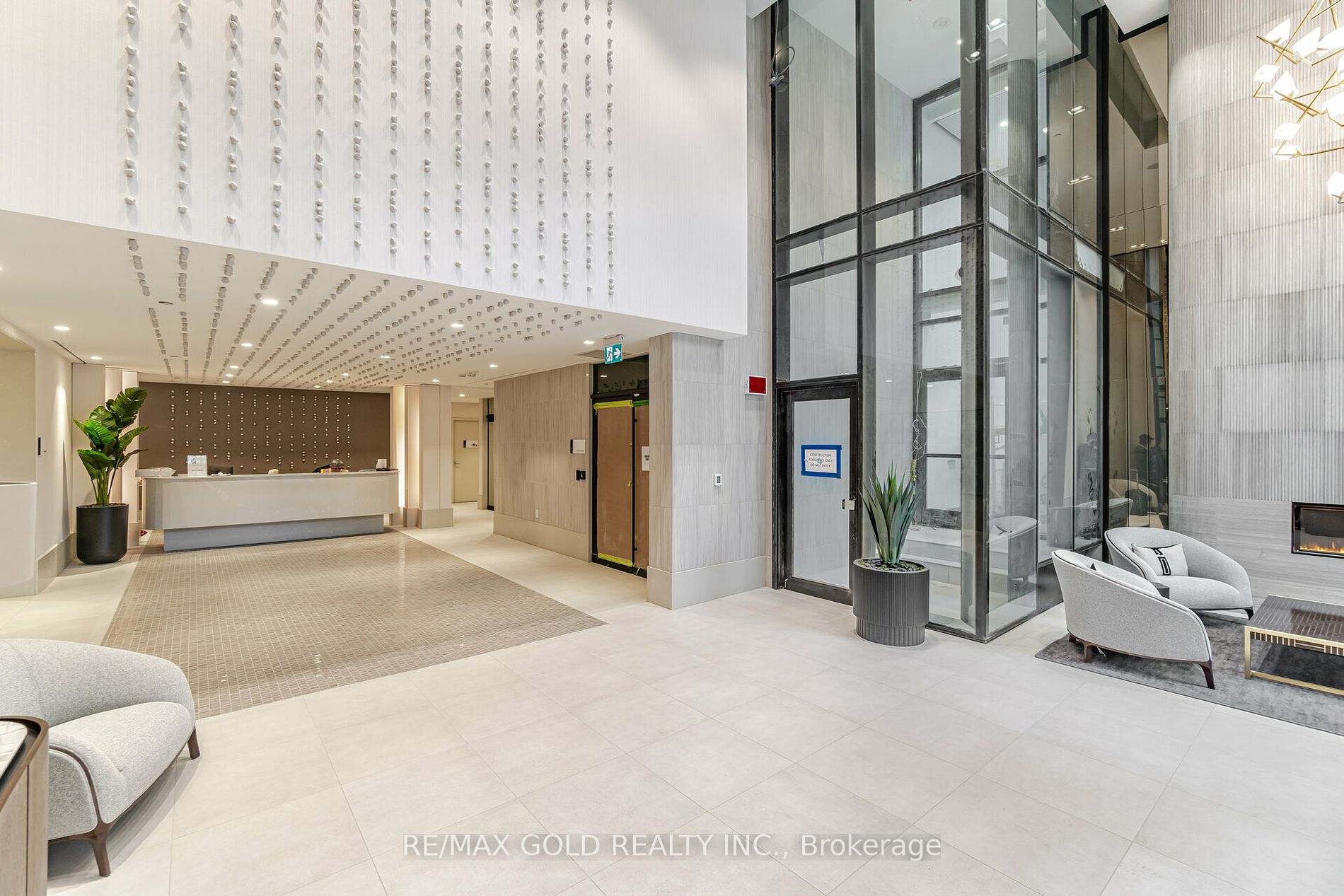 2020 bathurst Street #216