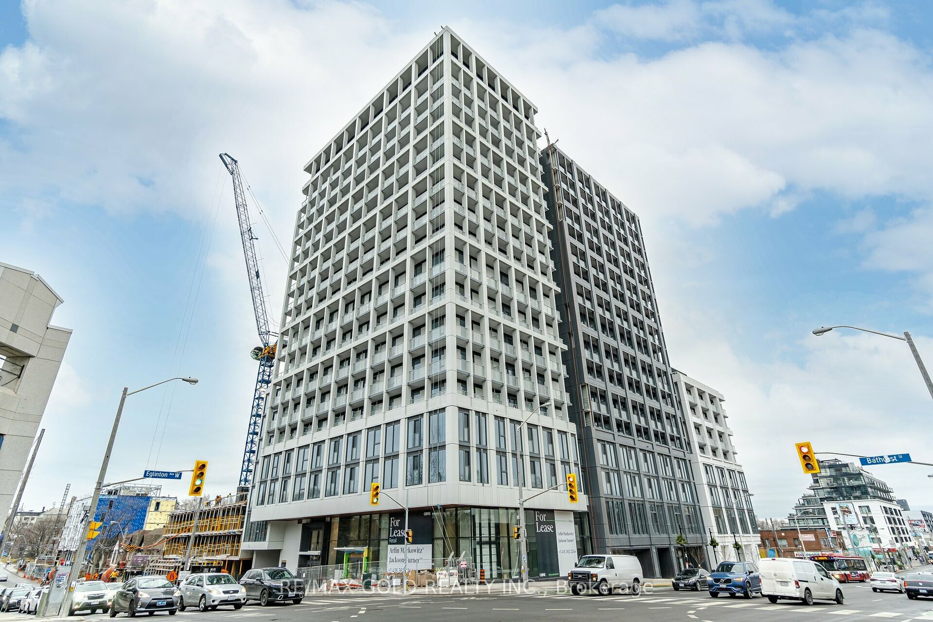 2020 bathurst Street #216