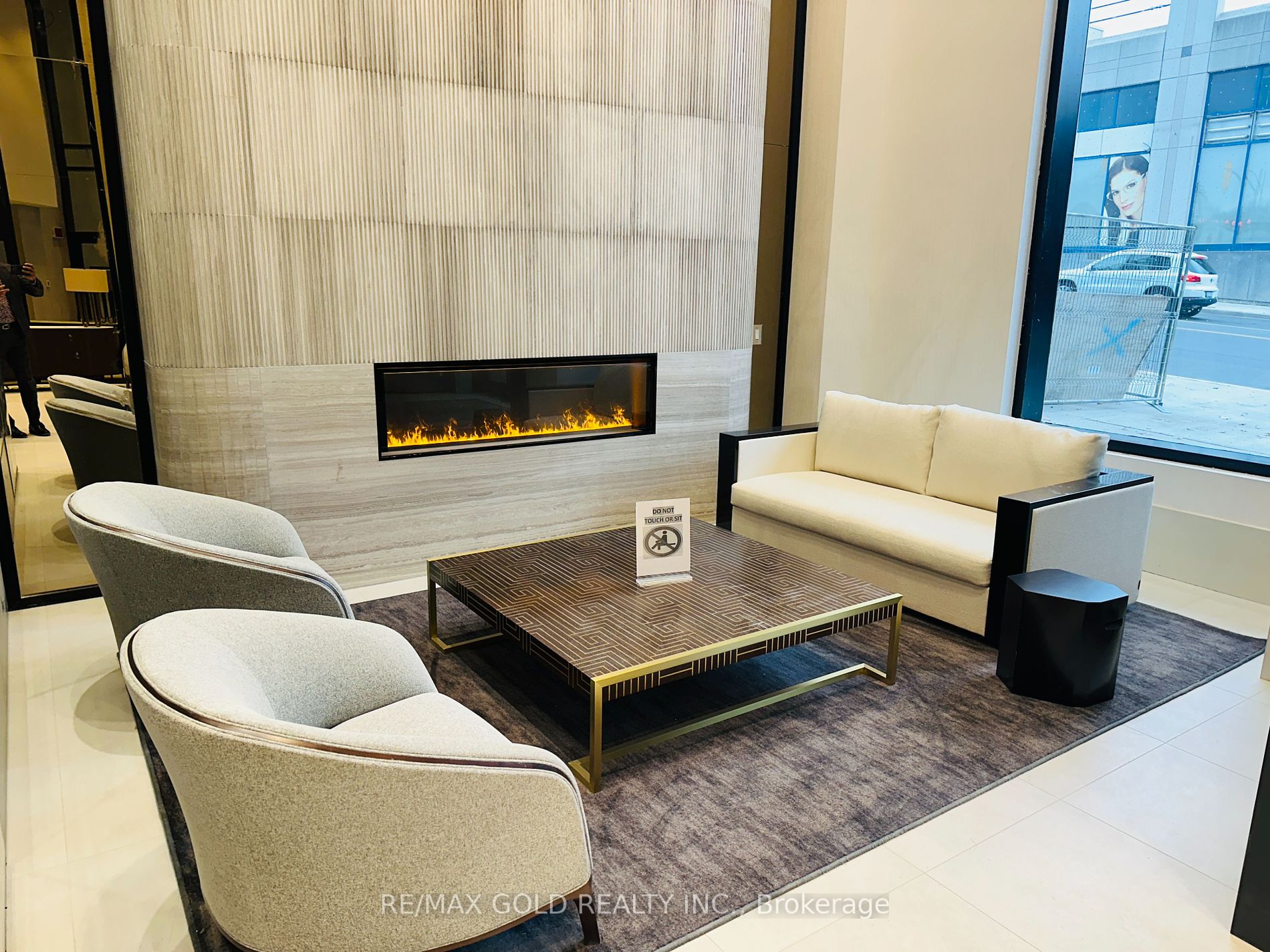 2020 bathurst Street #216
