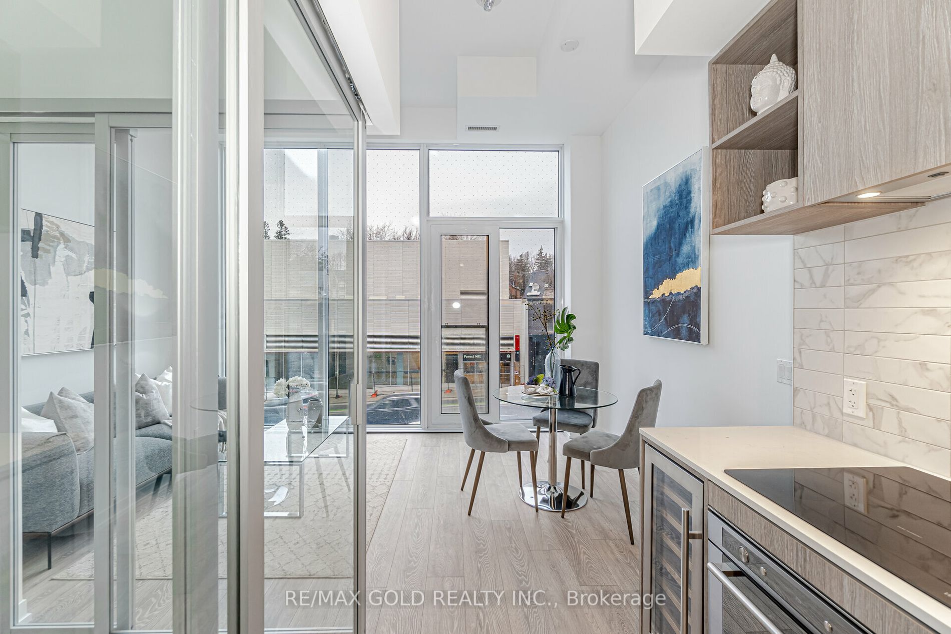 2020 bathurst Street #216