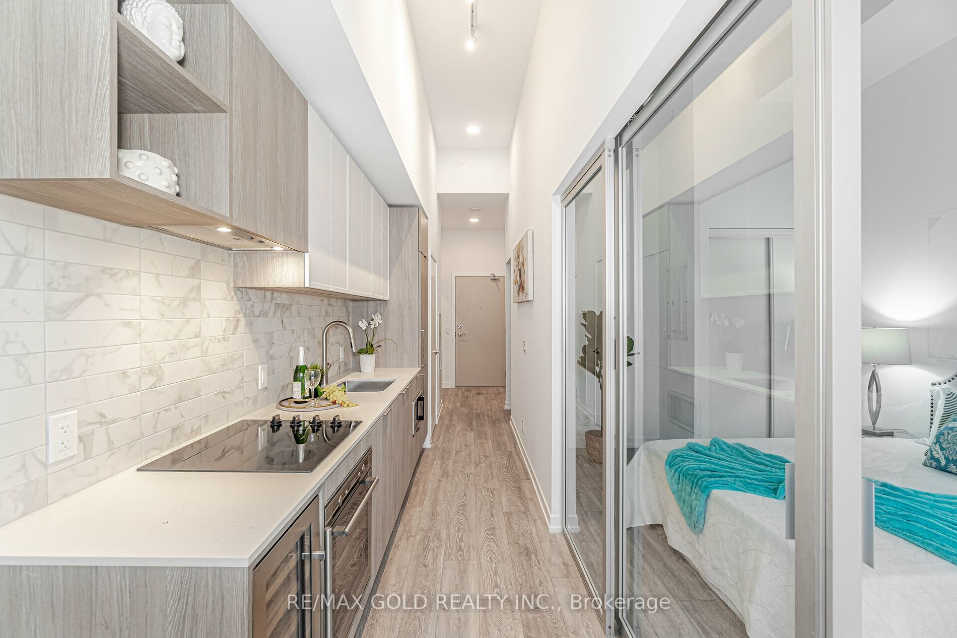 2020 bathurst Street #216