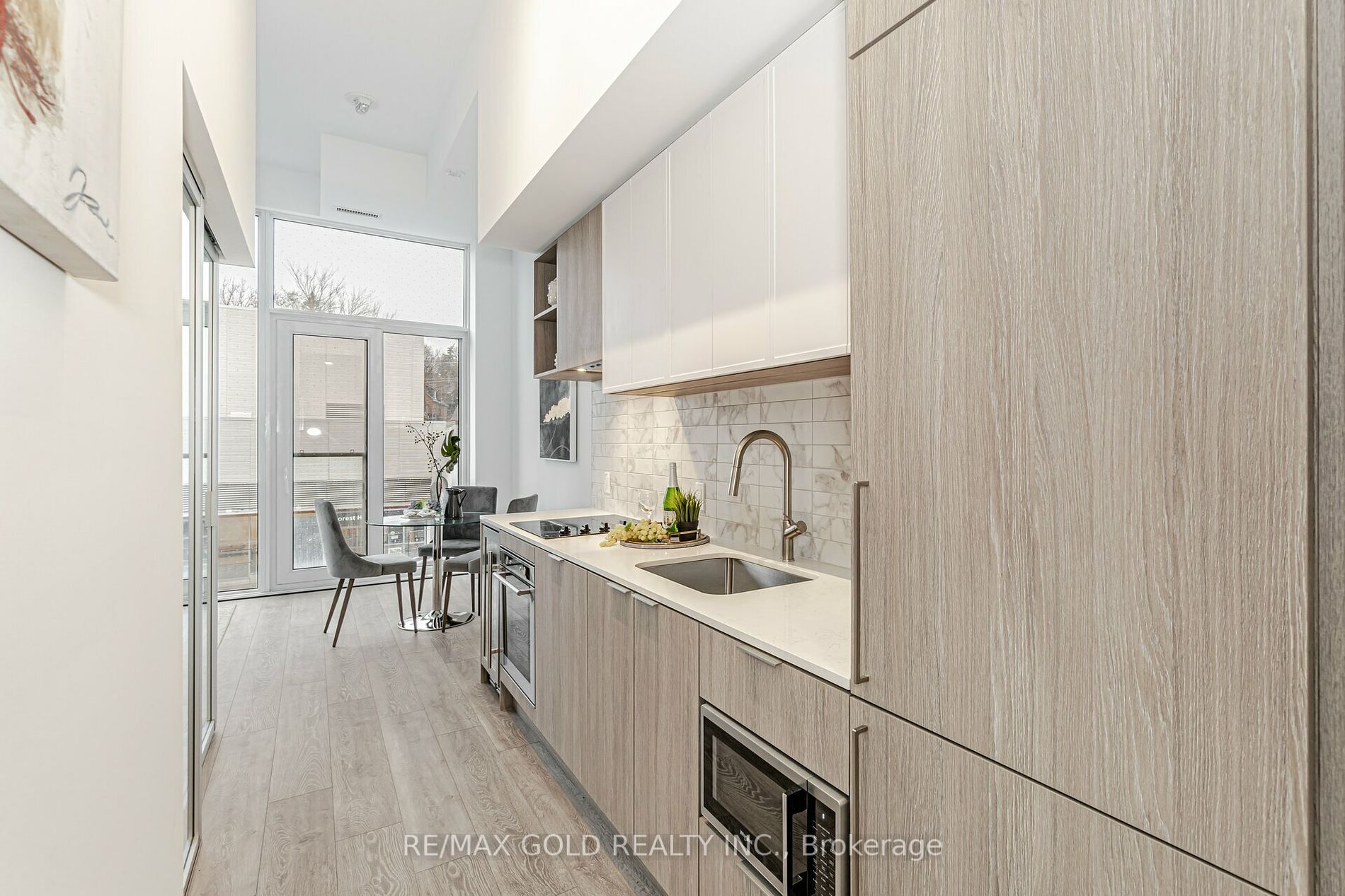 2020 bathurst Street #216